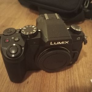 Like new Lumix DMC-G85M camera and lens kit